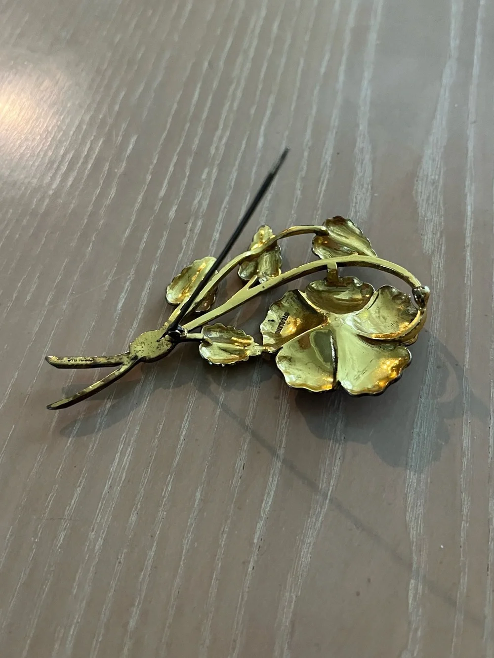 Vintage 1930s-1940s brooch. Dark reddish purple & yellow pansy.